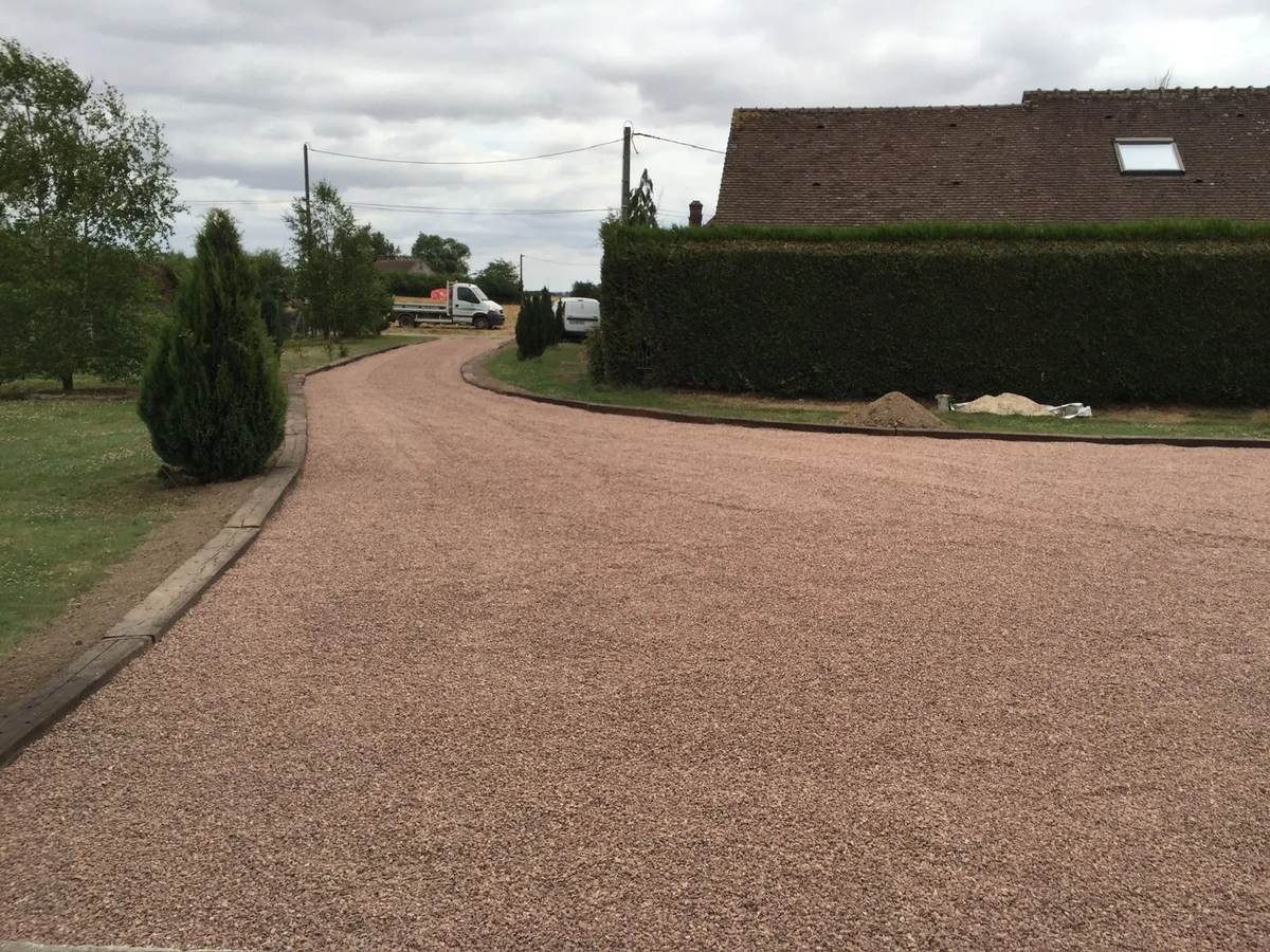 Empierrement compacte d'un chemin d'acces
